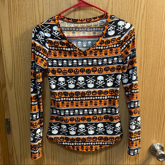 No Boundaries Halloween Top Juniors Size Small (3-5) Skulls Crossbones Pumpkins - Picture 1 of 4